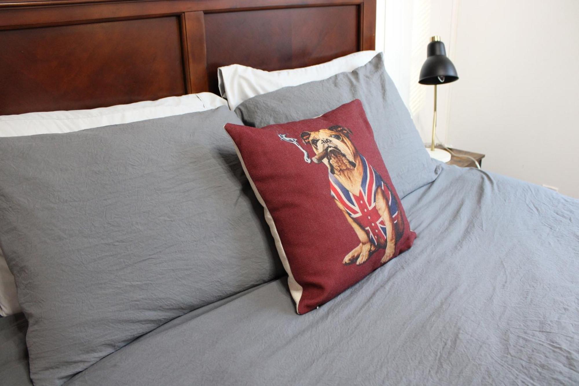 Private Bright Modern Studio! Queen Bed ! Victoria Kültér fotó